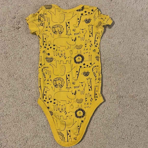 Baby Boy 12M Short Sleeve Onesie Bundle (5) - Picture 4 of 12